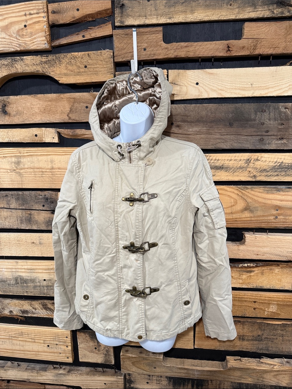 Old Navy Jacket Womens Medium Beige
Hooded Anorak Toggle Buckle Quilted Lined
